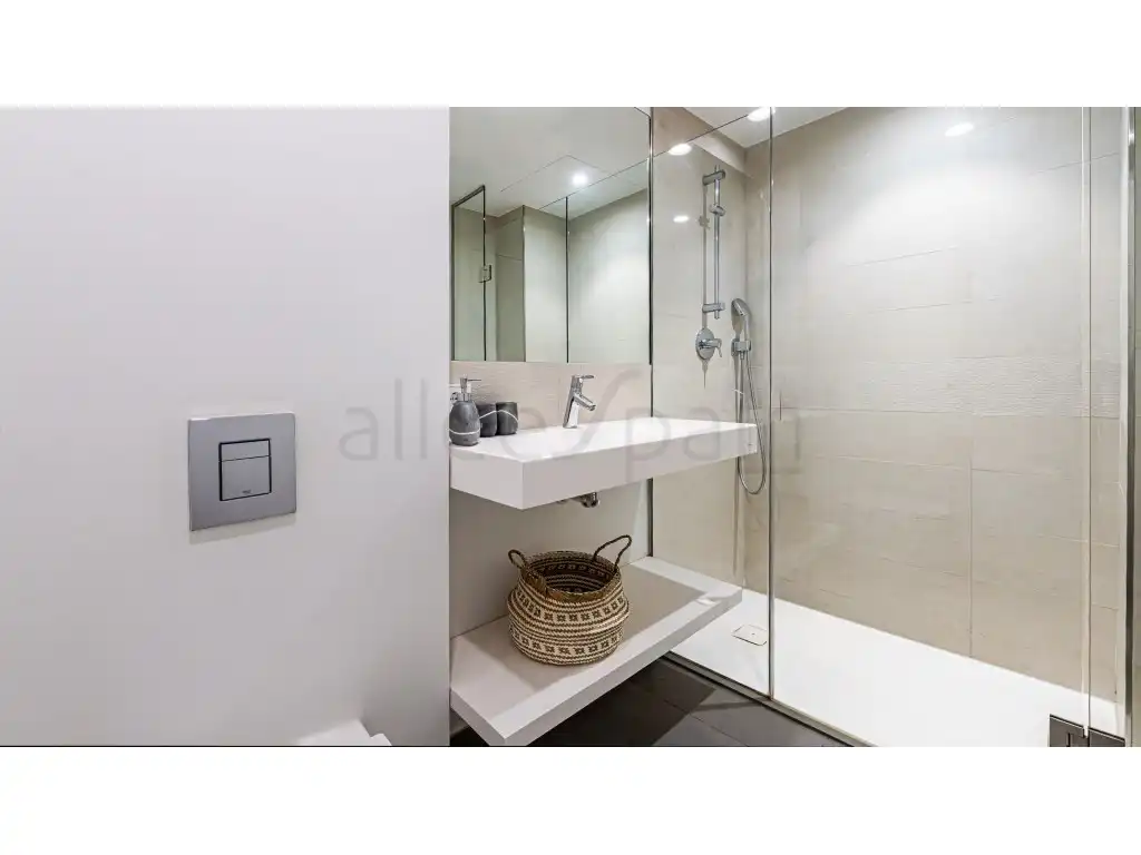Bany de Apartament en venda en Fuengirola amb Jardí privat, Moblat i Piscina comunitària