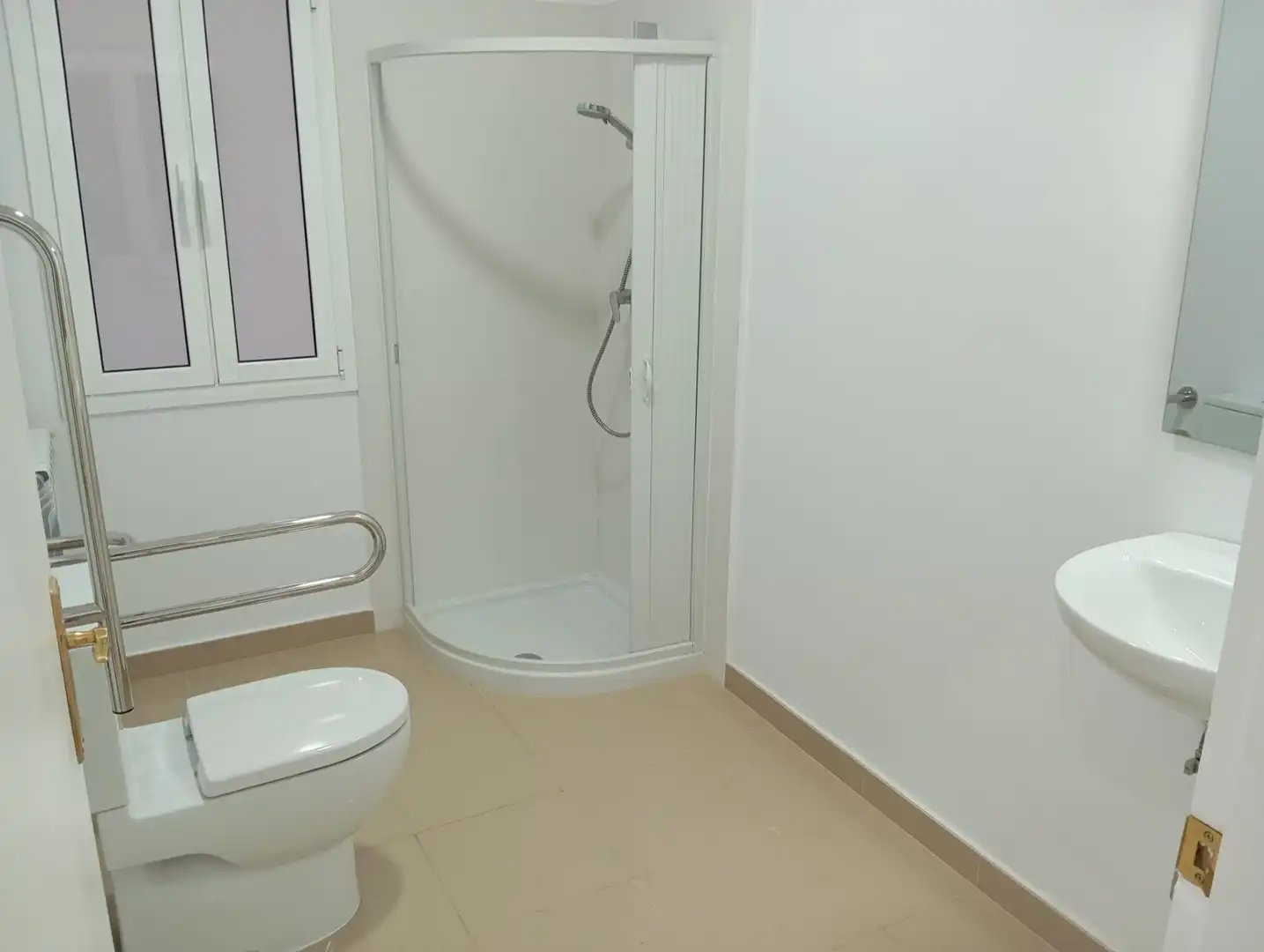 Bathroom of Commercial properties for rent in Barcelona