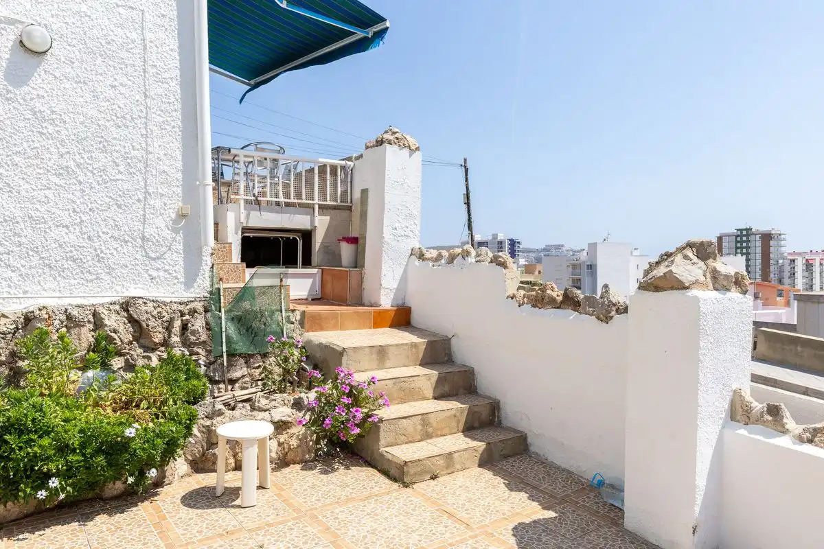House with terrace for sale in Pujada Santuari