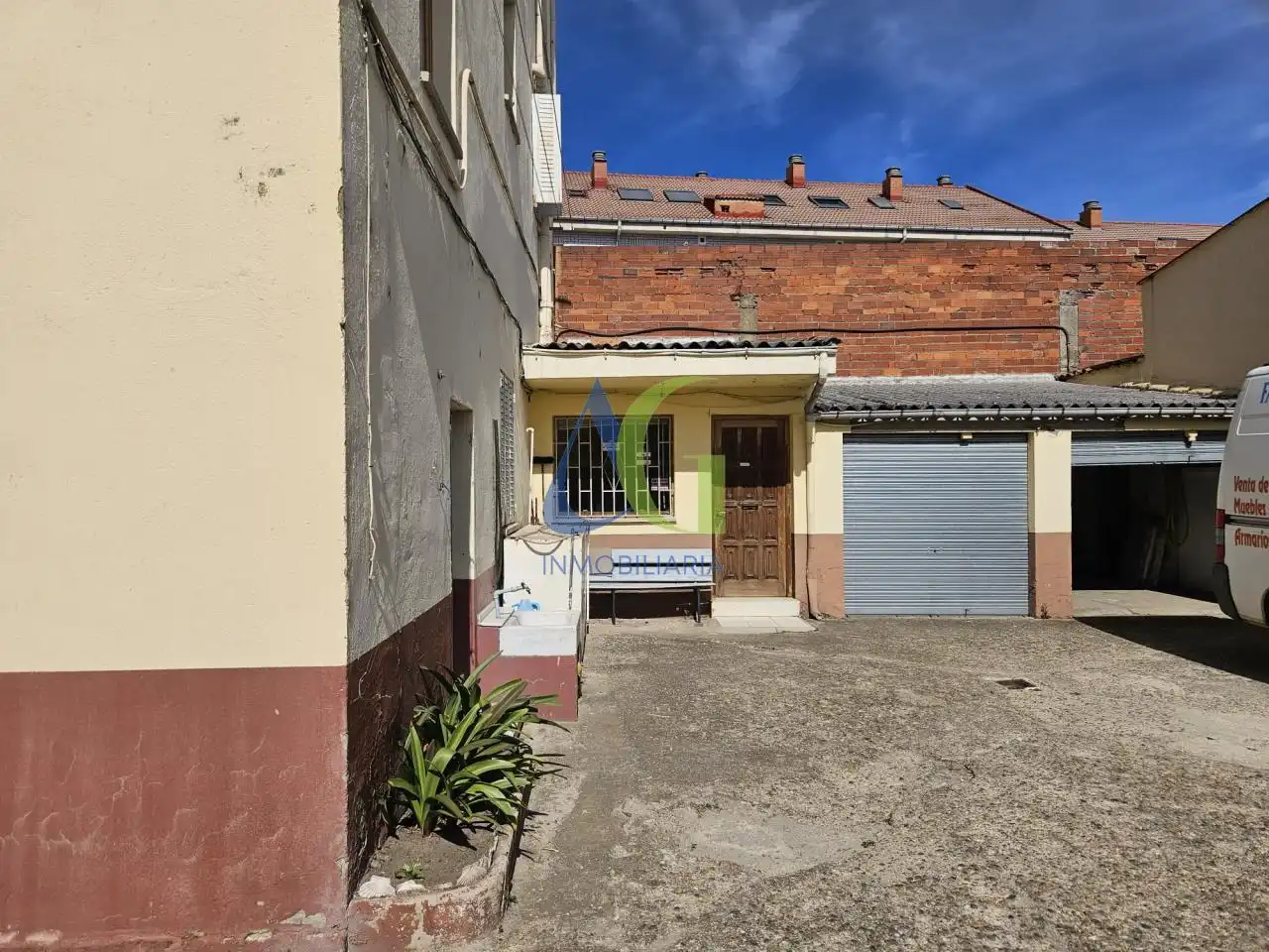 Vista exterior de Pis en venda en San Andrés del Rabanedo amb Calefacció, Traster i Moblat