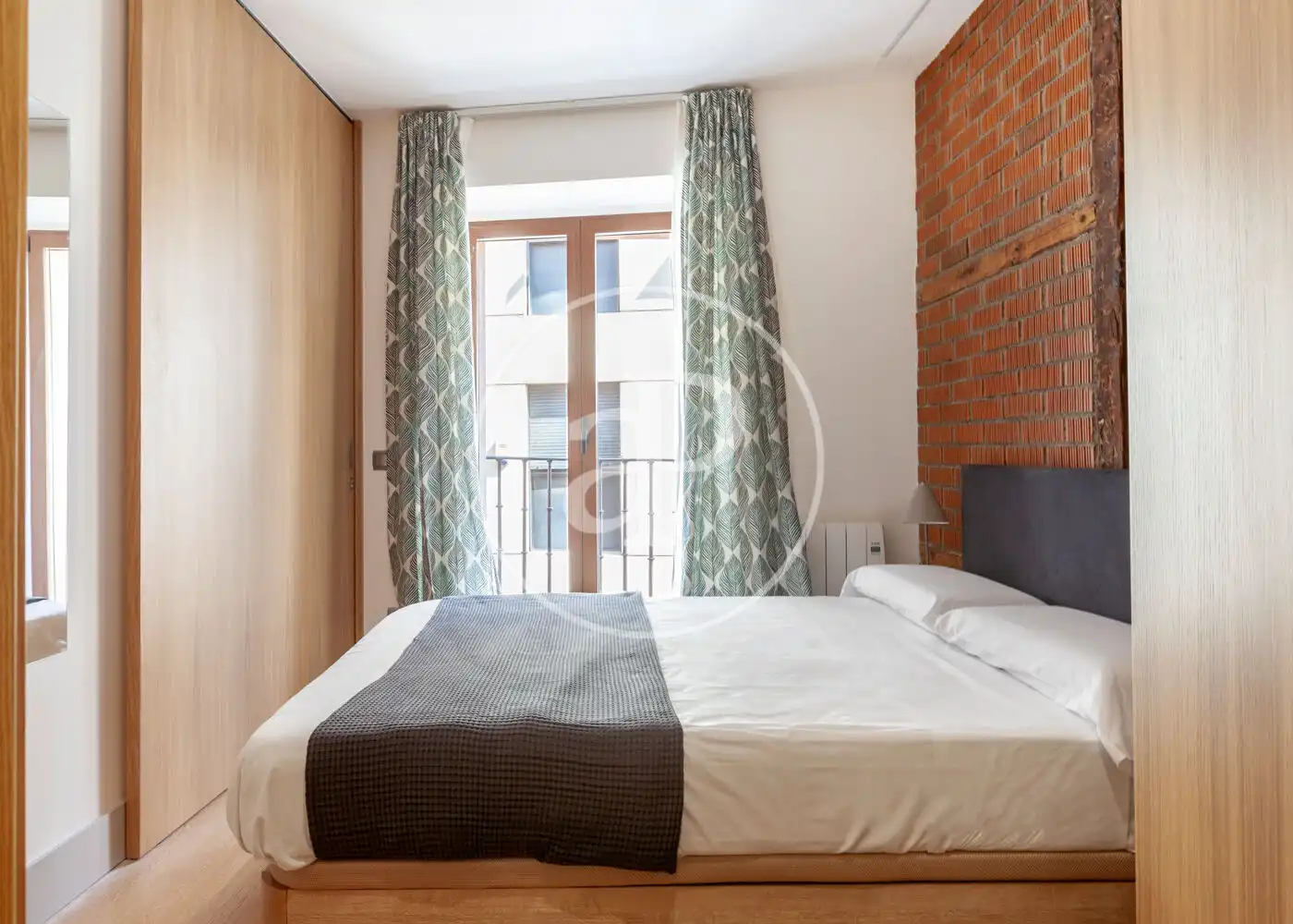 Flat for rent in Calle de Sta. María, Cortes - Huertas