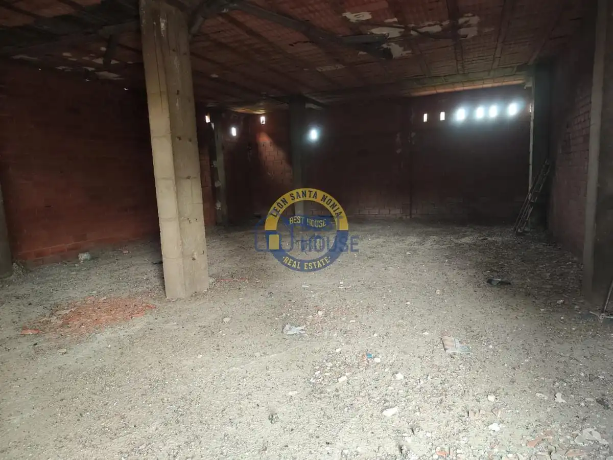 Local comercial en venda a Armunia, imagen 3