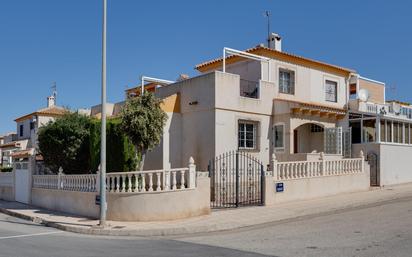 Vista exterior de Casa o xalet en venda en Torrevieja amb Terrassa