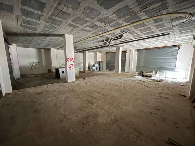 Local comercial en Alquiler en Les Comes