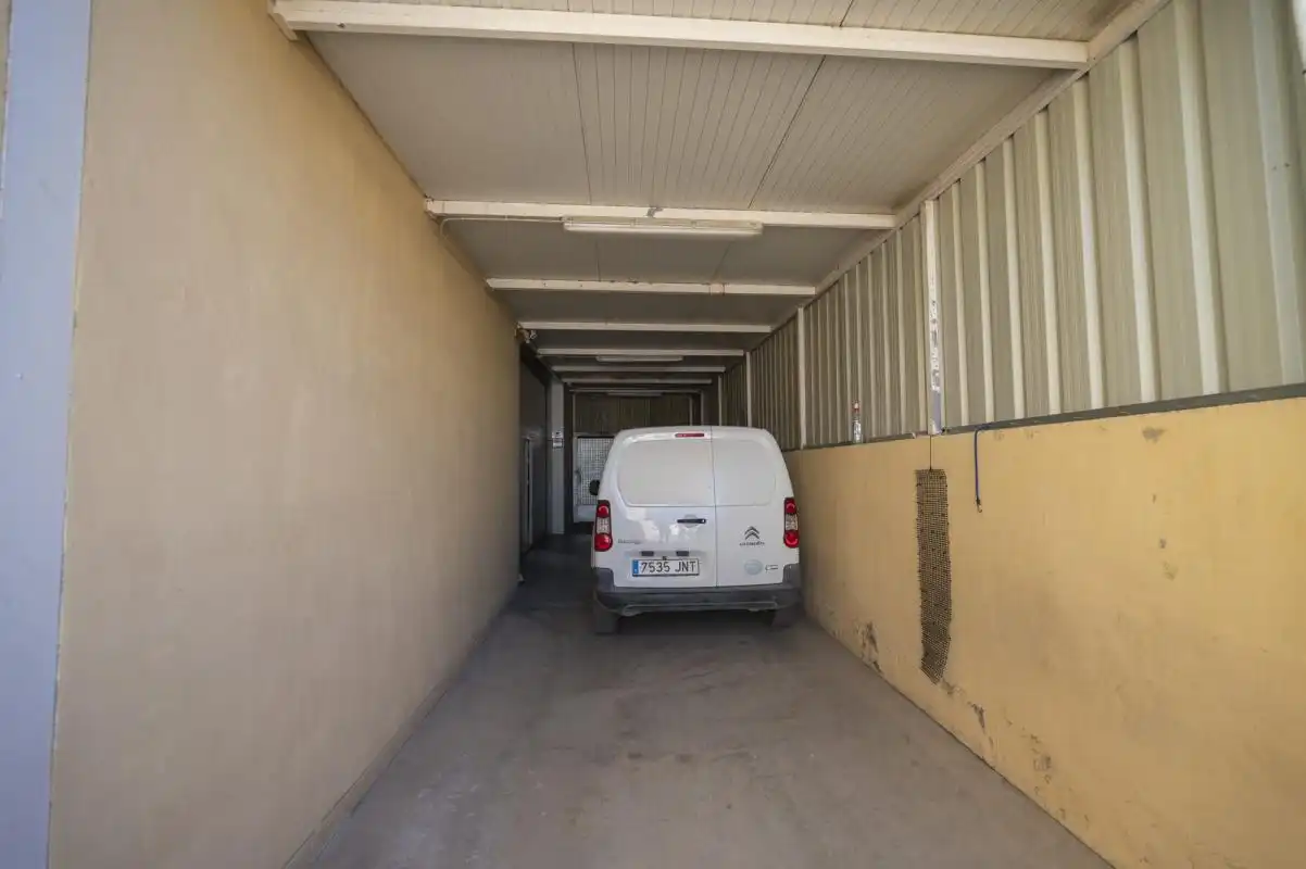 Parkplatz von Fabrikhallen zum Verkauf in Sant Antoni de Portmany mit Heizung