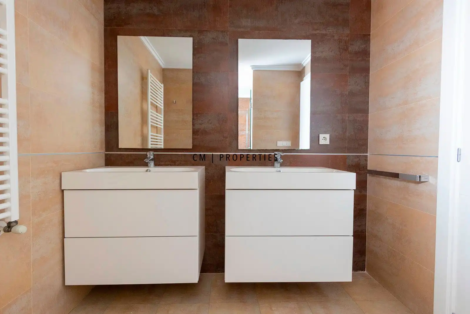 Bathroom of Duplexes for sale in Valencia  with Air Conditioner, Heating and Parquet flooring