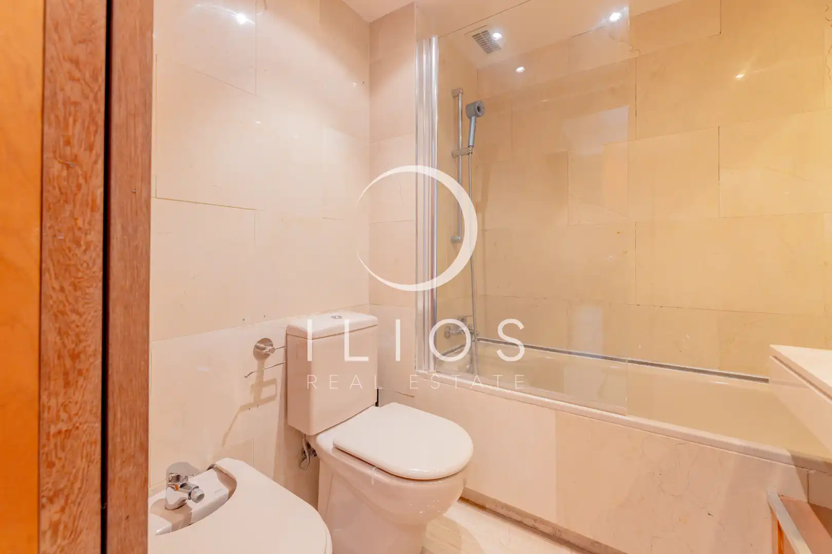 Baño de Piso en venta en Valencia con Aire acondicionado, Calefacción y Terraza