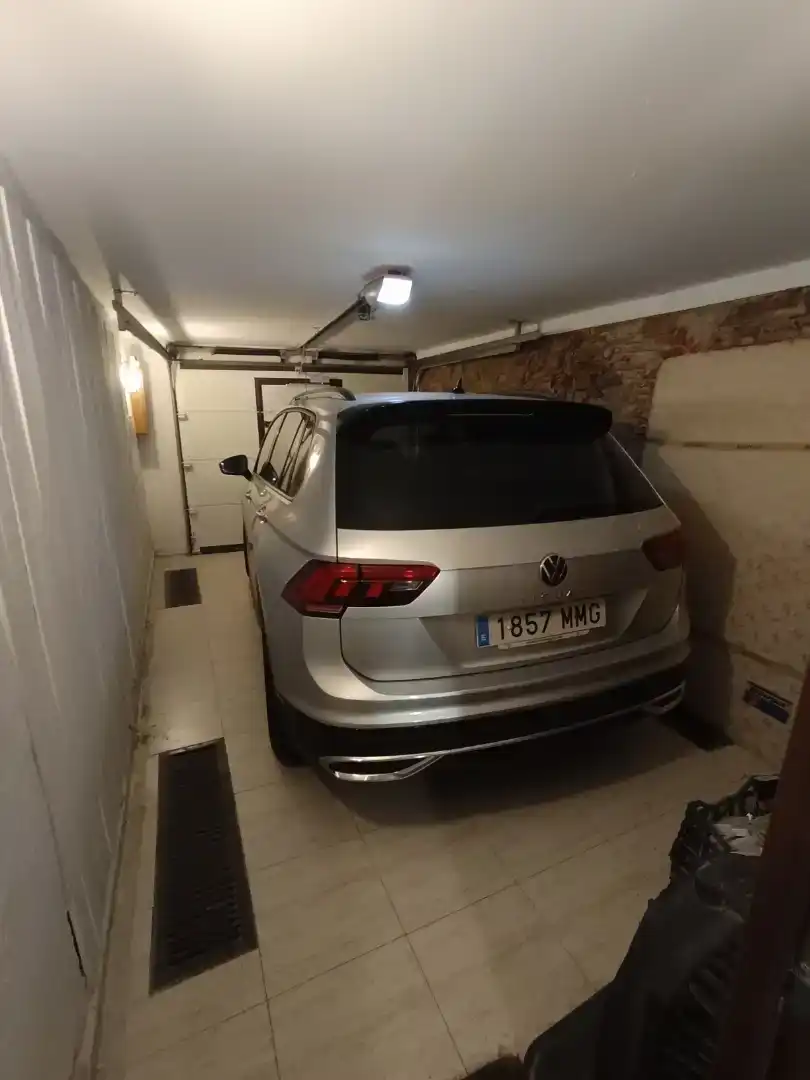 Aparcament de Casa adosada en venda en Plasencia amb Aire condicionat i Balcó