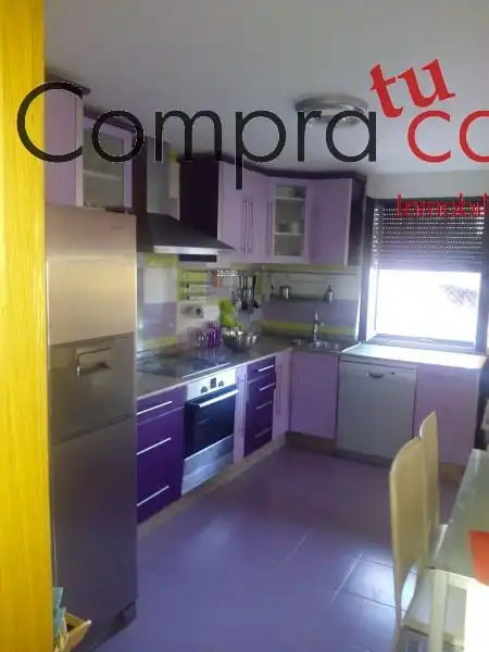 Cuina de Casa o xalet en venda en Palazuelos de Eresma amb Calefacció, Jardí privat i Parquet