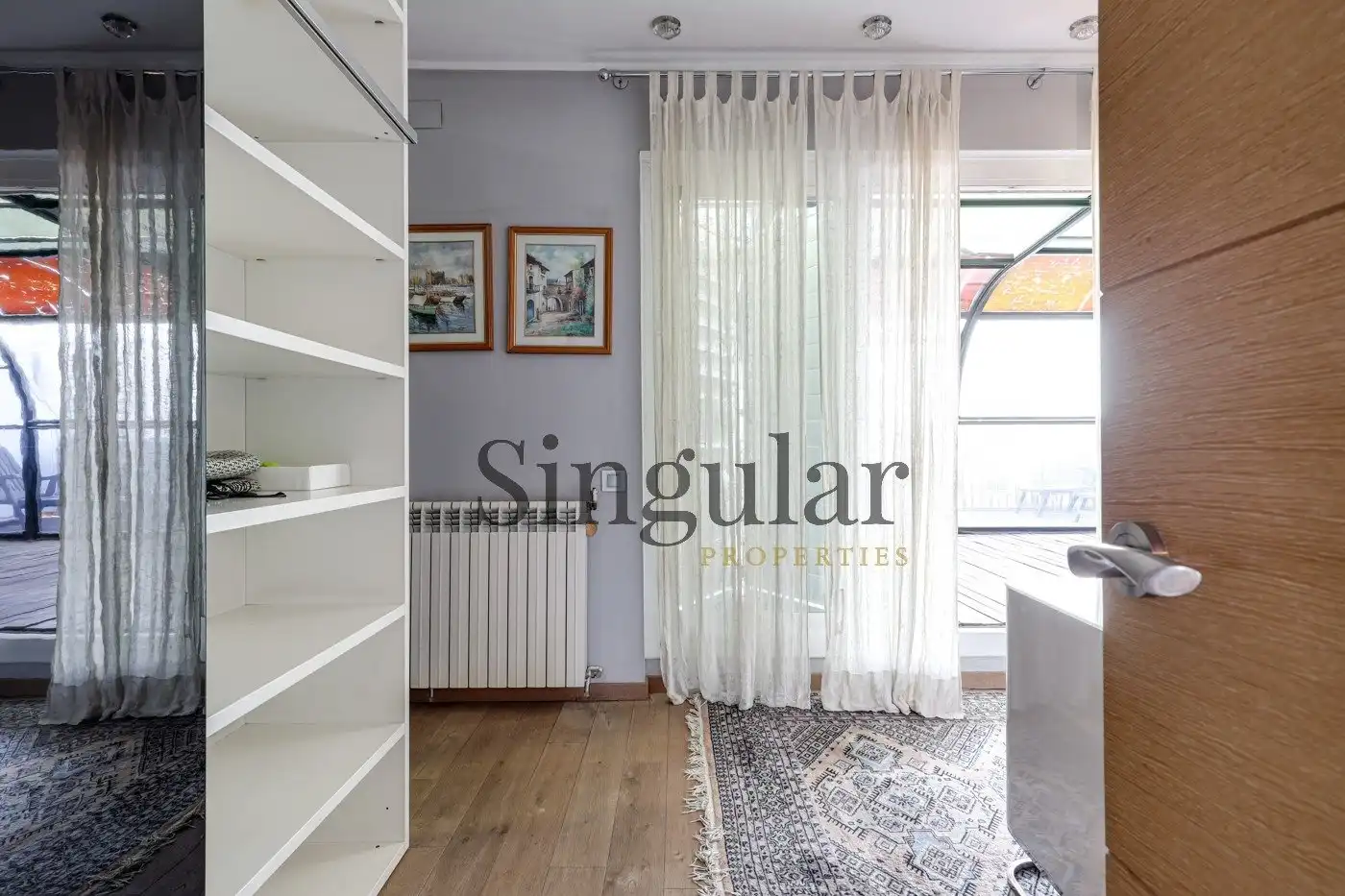 Schlafzimmer von Dachboden zur Miete in Barcelona mit Klimaanlage, Heizung und Privatgarten