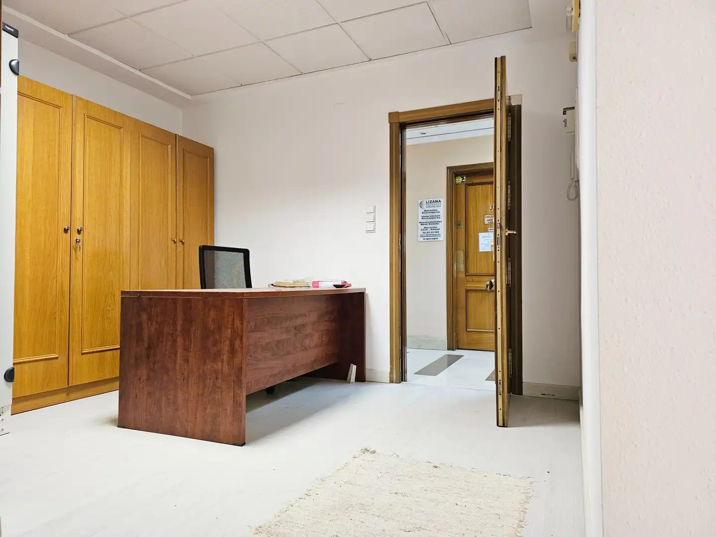 Büro zur Miete in Dénia mit Klimaanlage, Heizung und Möbliert