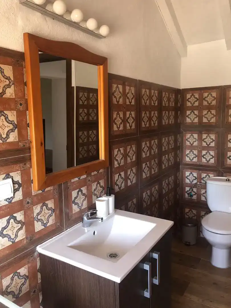 Badezimmer von Wohnung zur Miete in Álora mit Privatgarten, Abstellraum und Schwimmbad