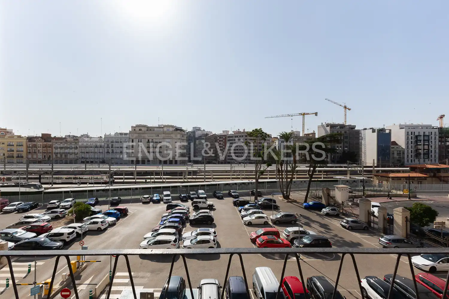 Parking of Flat for rent in Valencia  with Air Conditioner, Heating and Furnished