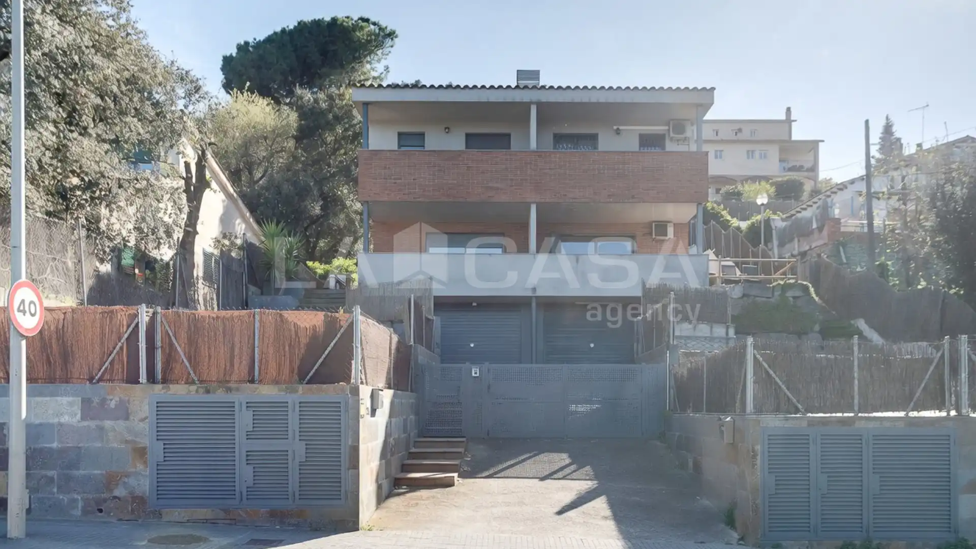 Vista exterior de Casa o chalet en venta en Montornès del Vallès con Aire acondicionado, Calefacción y Jardín privado