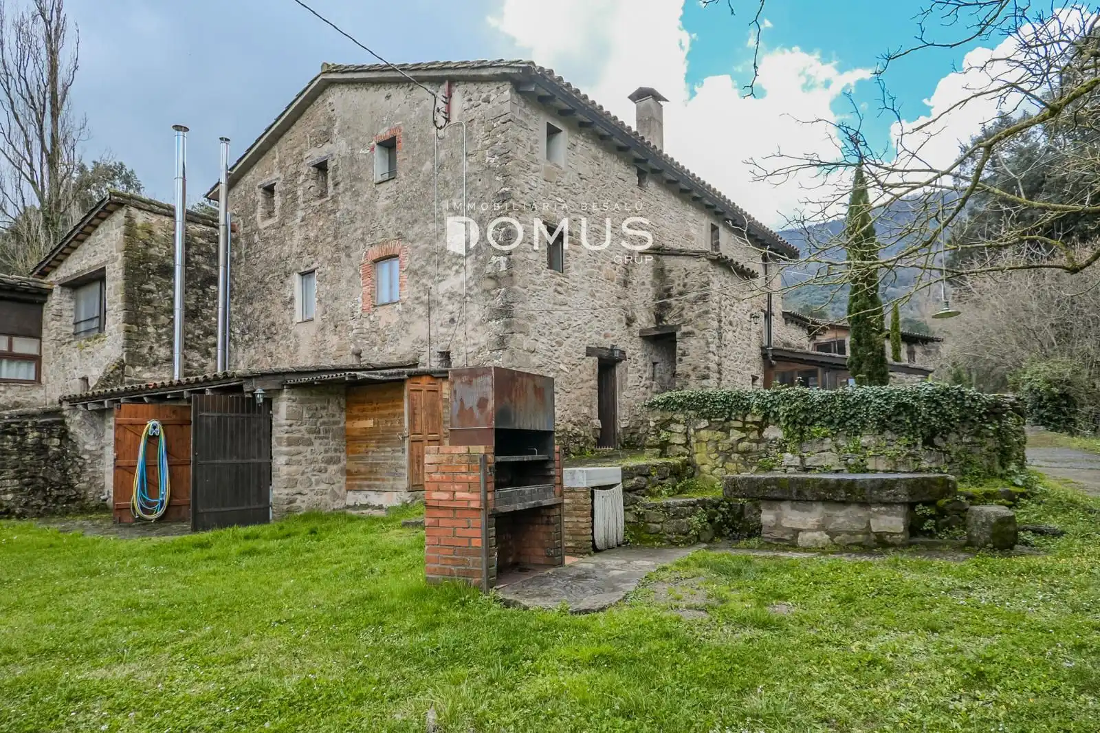 Vista exterior de Finca rústica en venta en Santa Pau con Calefacción, Parquet y Piscina