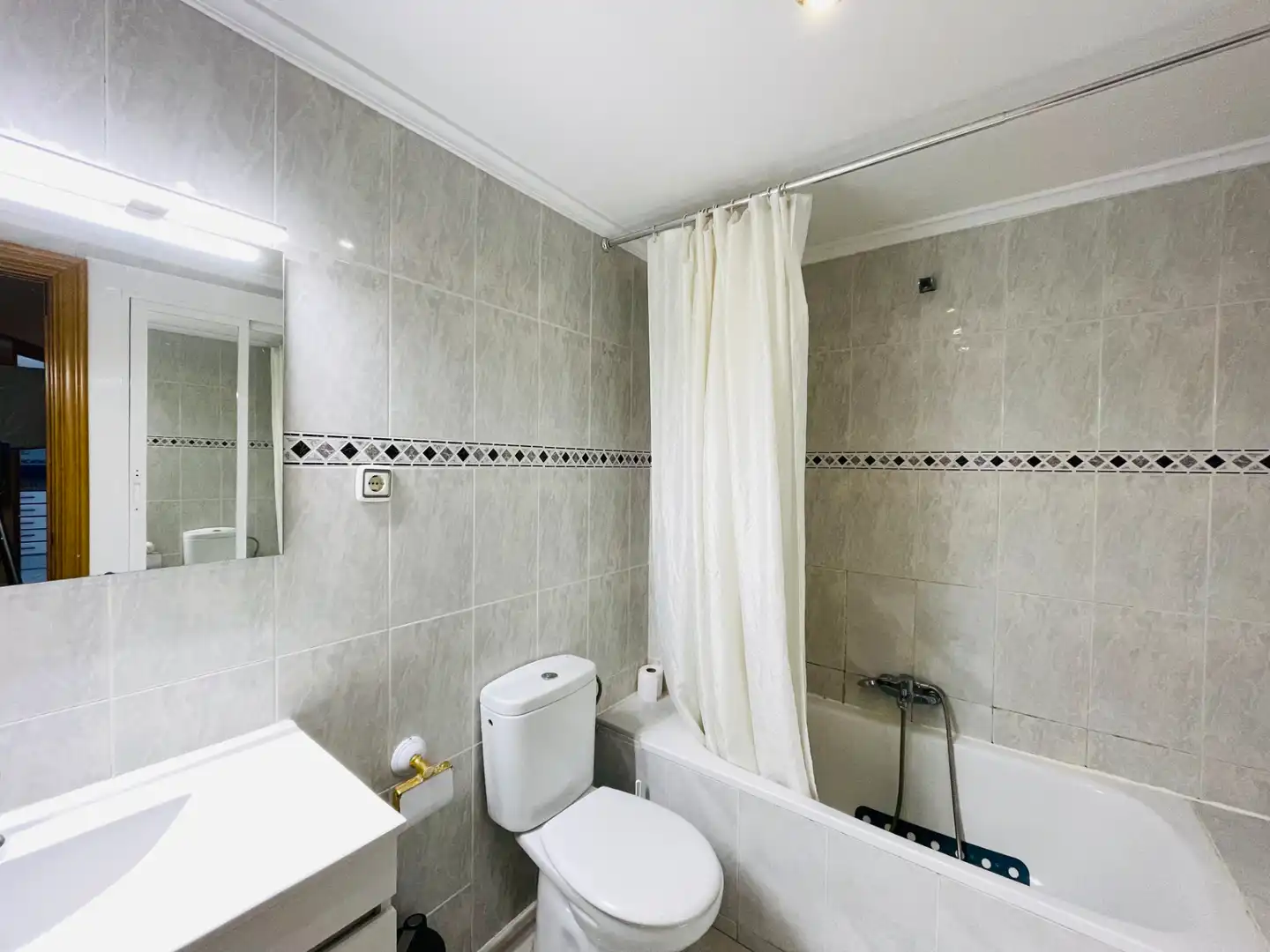Badezimmer von Wohnung zum Verkauf in Zaragoza mit Klimaanlage, Möbliert und Balkon