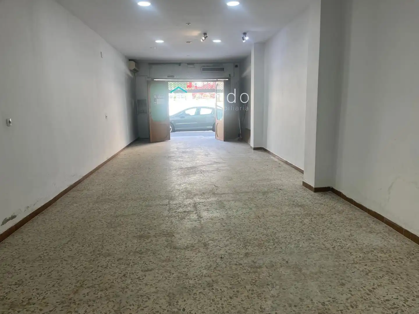 Local comercial en venta en Núcleo urbano, imagen 2