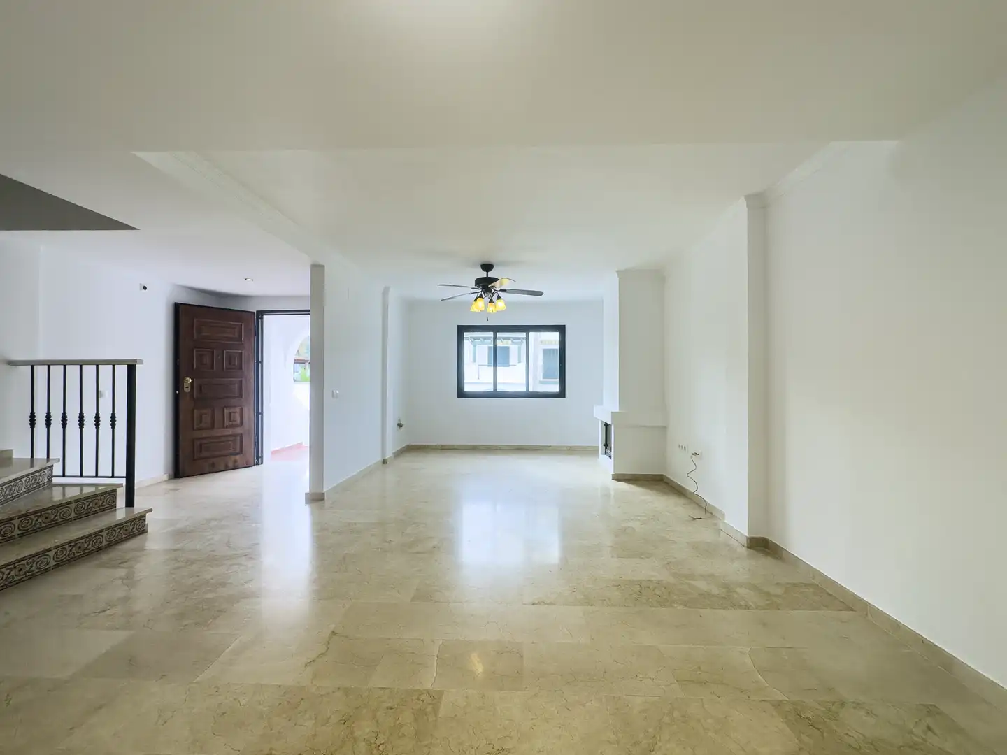 Einfamilien-Reihenhaus zum Verkauf in Manilva mit Terrasse, Abstellraum und Schwimmbad