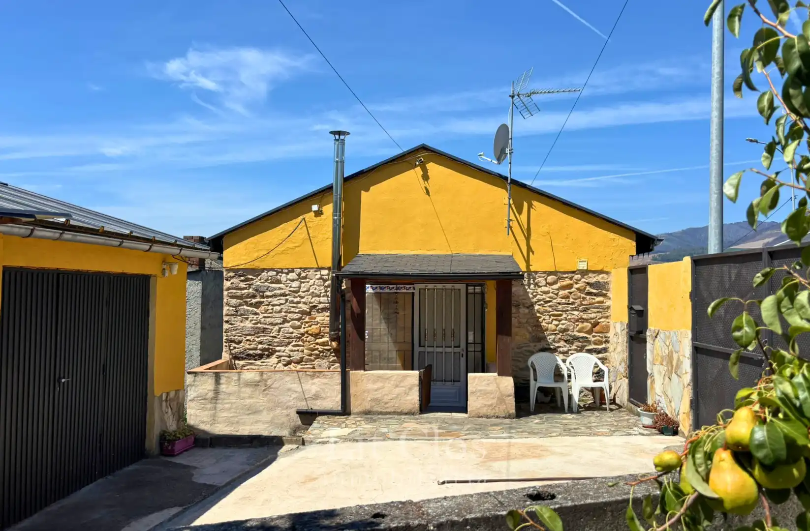 Exterior view of Country homes for sale in A Rúa   with Air Conditioner, Heating and Private garden