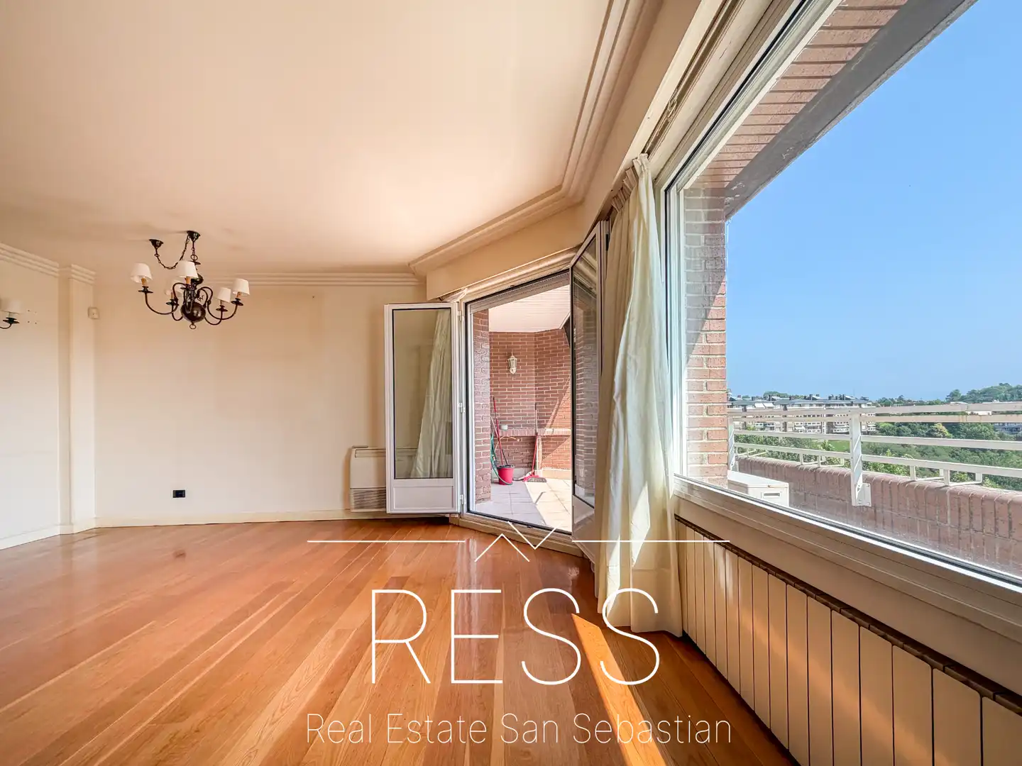 Bedroom of Attic for sale in Donostia - San Sebastián   with Air Conditioner, Heating and Terrace