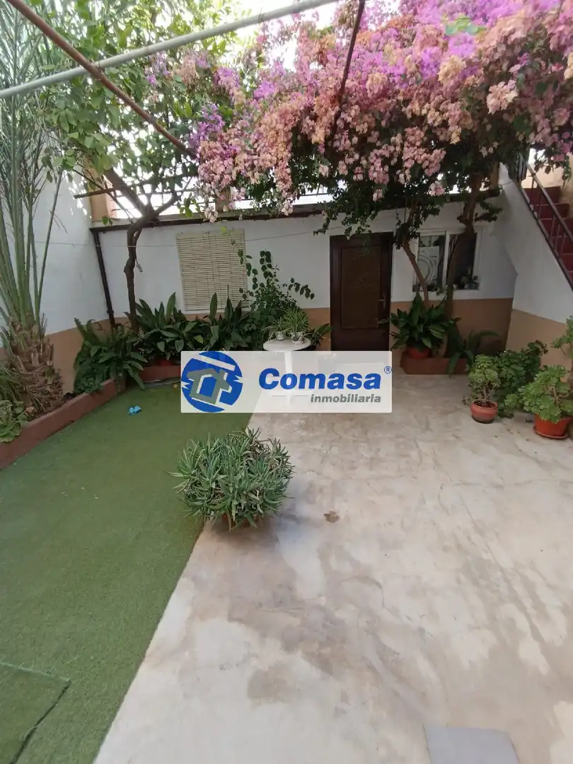 House with garden for sale in Martos