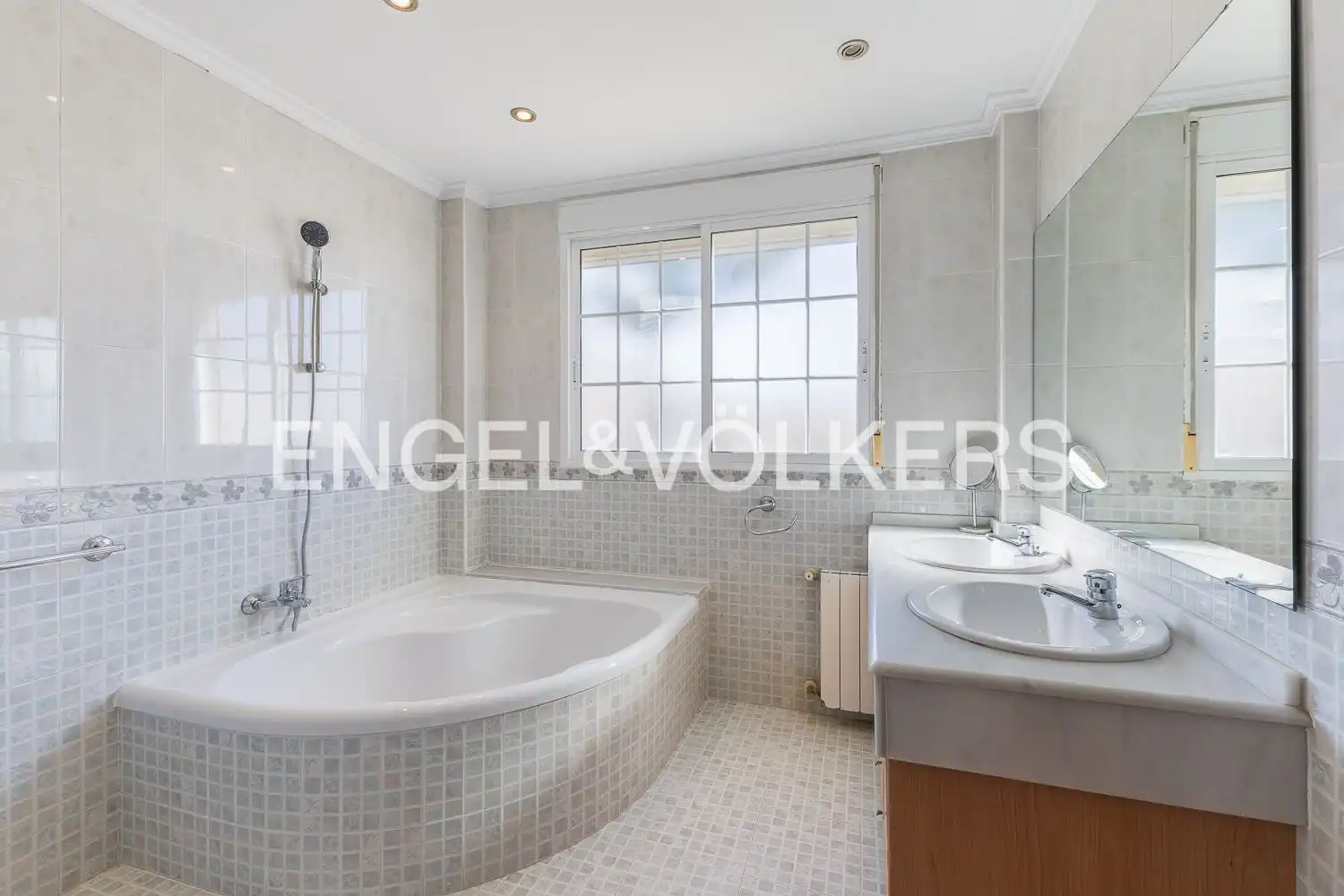 Bathroom of Houses for sale in Torrent  with Air Conditioner, Heating and Private garden