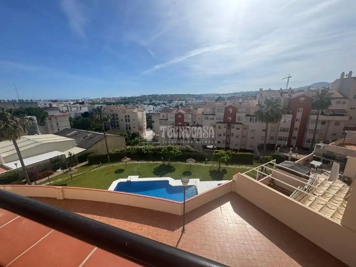 Vista exterior de Pis en venda en Estepona amb Terrassa