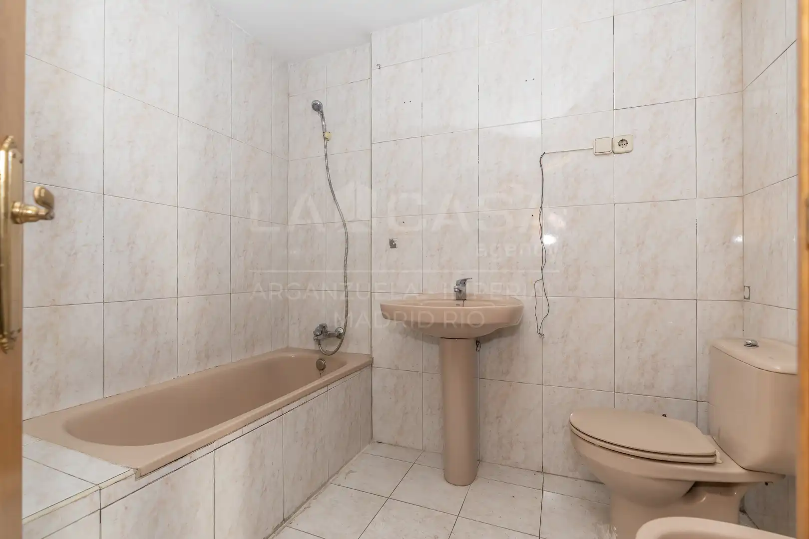 Bathroom of Flat for sale in Madrid  with Heating, Terrace and Balcony