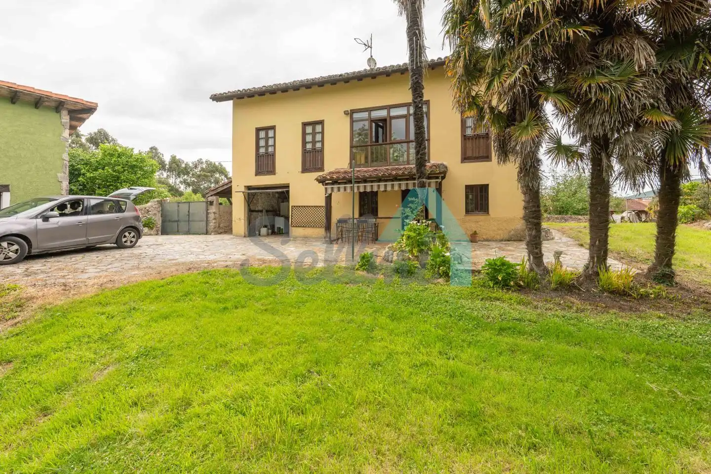 Vista exterior de Casa o xalet en venda en Llanes amb Calefacció, Jardí privat i Parquet