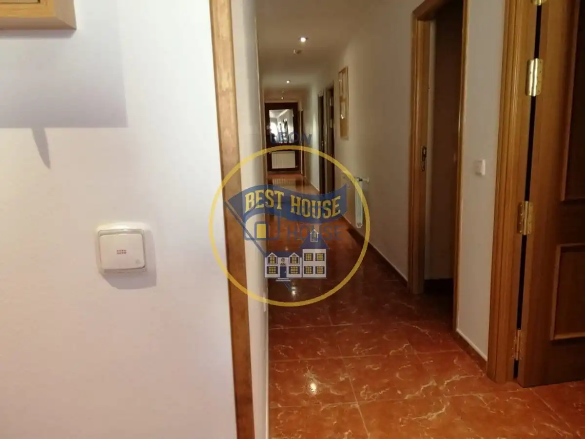 Edifici en venda en El Burgo Ranero  amb Alarma