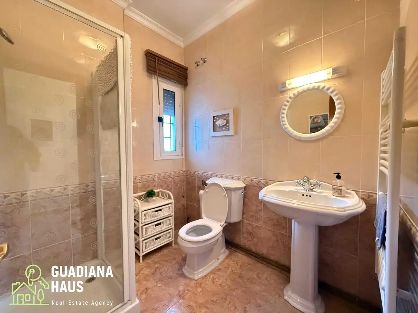 Bathroom of Houses for sale in Isla Cristina  with Air Conditioner, Heating and Private garden