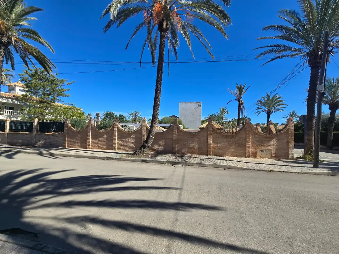 Vista exterior de Casa o xalet en venda en Orihuela amb Aire condicionat, Calefacció i Jardí privat