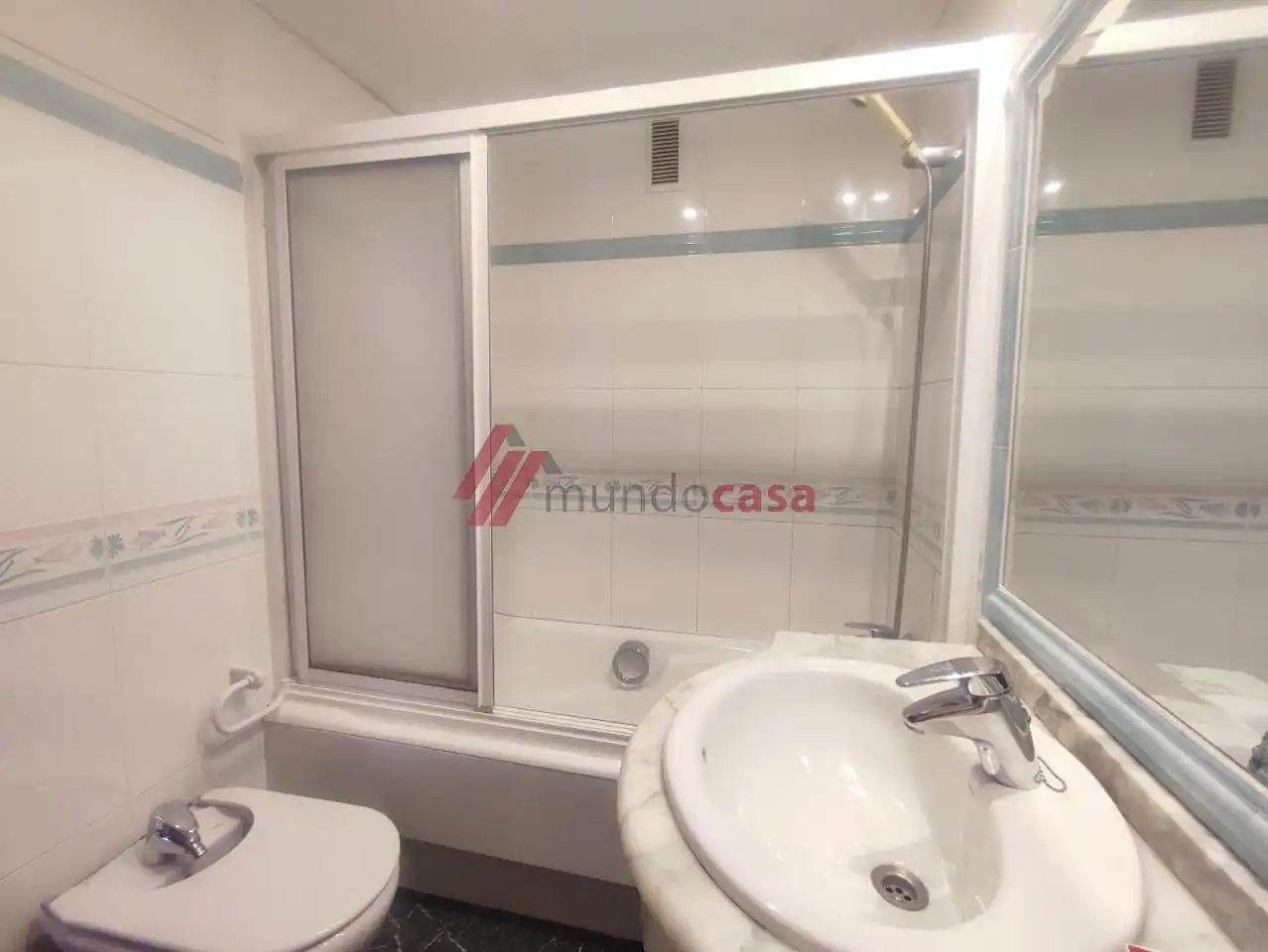 Badezimmer von Wohnung zur Miete in Ferrol mit Heizung, Parkett und Terrasse