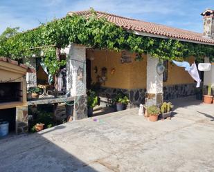 Vista exterior de Casa o xalet en venda en Otero amb Terrassa