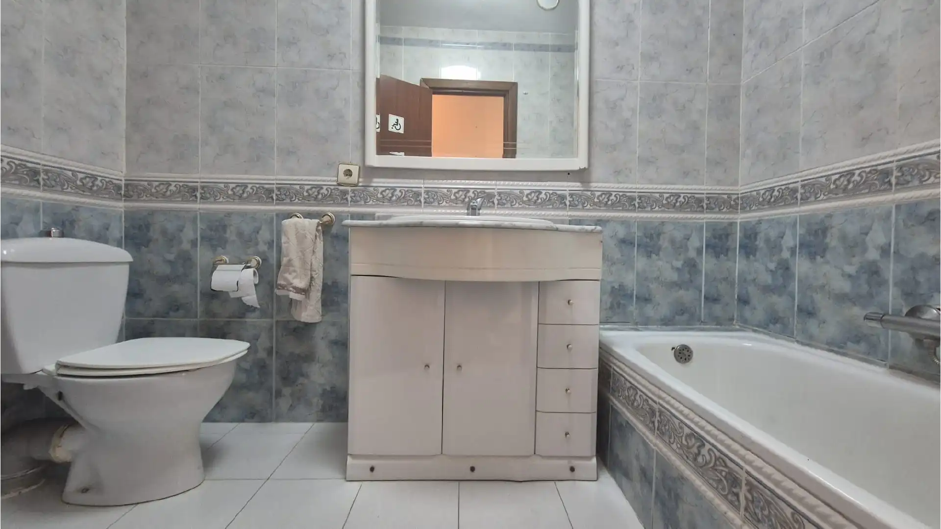 Bathroom of Flat for sale in Palencia  with Heating and Furnished