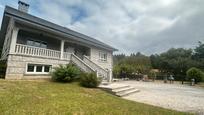 Vista exterior de Casa o xalet en venda en Santiago de Compostela  amb Calefacció, Jardí privat i Parquet