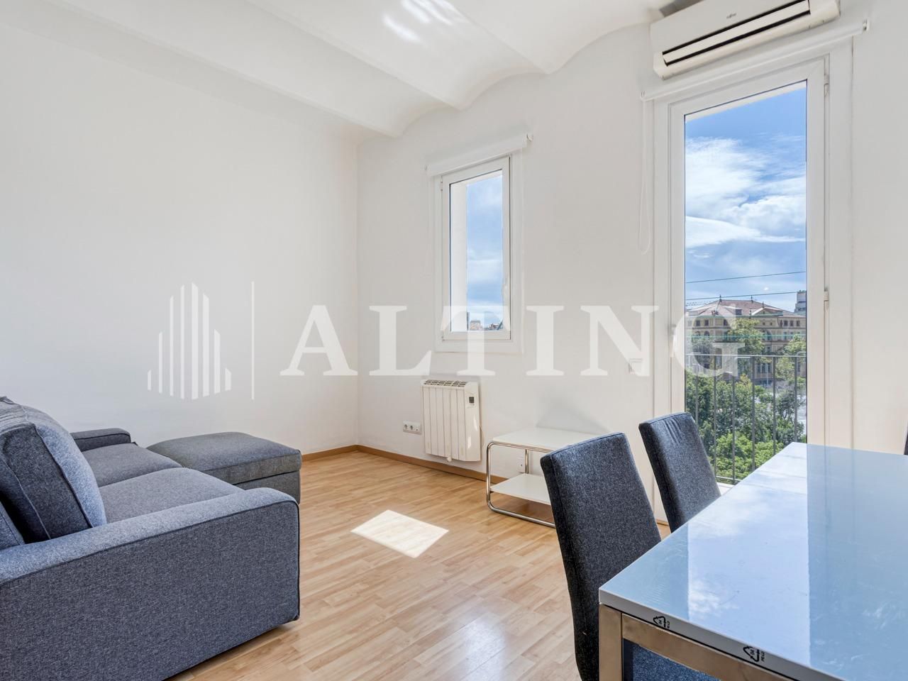 Living room of Flat to rent in  Barcelona Capital  with Air Conditioner, Heating and Parquet flooring