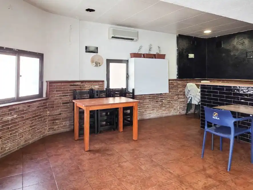 Commercial properties for sale in Barcelona  with Air Conditioner and Heating