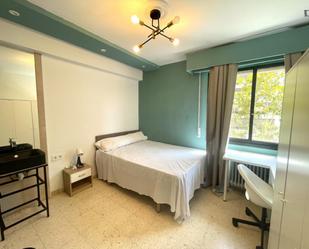 Bedroom of Apartment to share in  Sevilla Capital