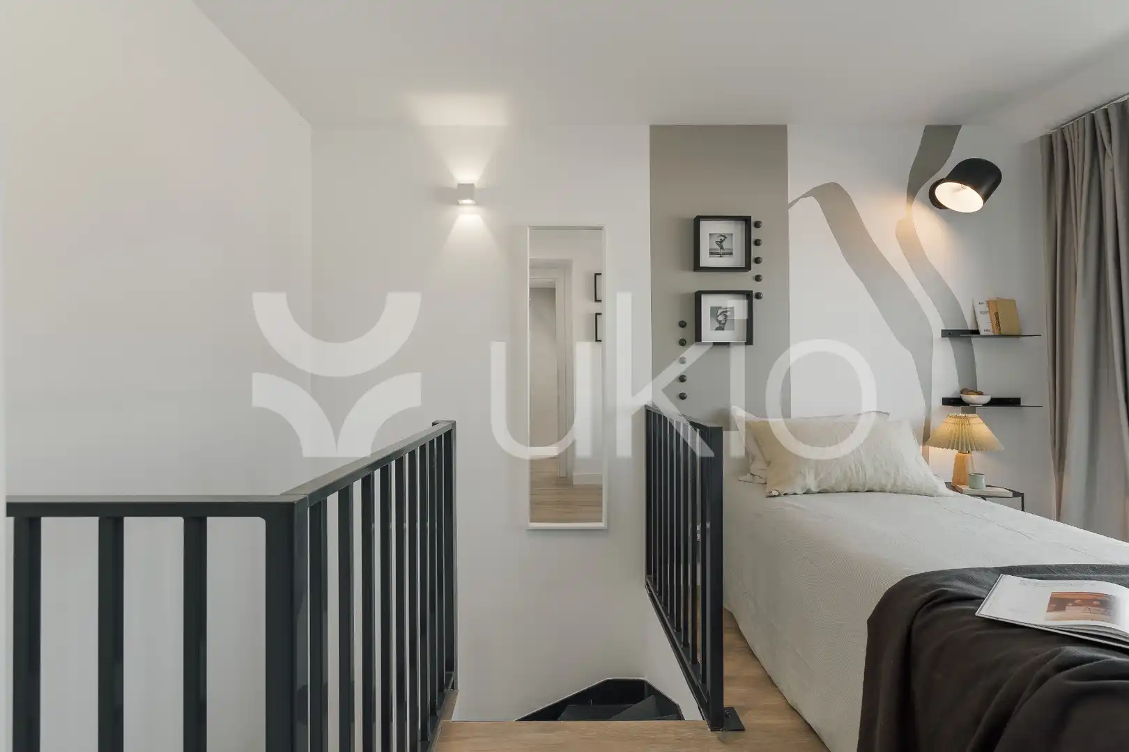 Dormitori de Apartament de lloguer en Madrid amb Calefacció, Terrassa i Moblat