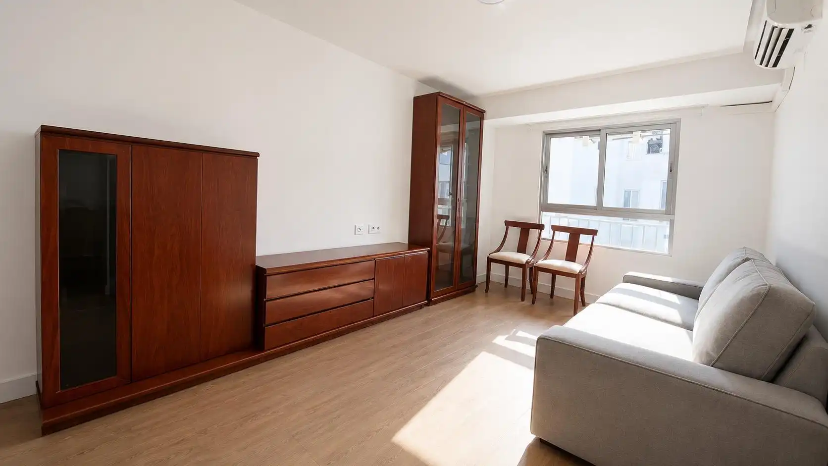 Living room of Flat for rent in Valencia  with Air Conditioner, Furnished and Balcony