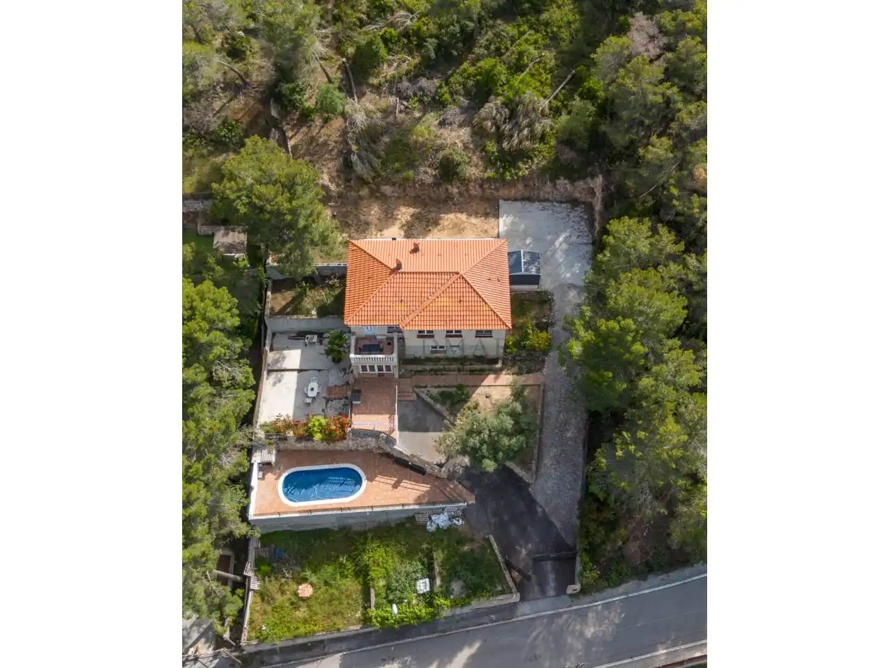 Vista exterior de Casa o xalet en venda en Corbera de Llobregat amb Aire condicionat, Jardí privat i Terrassa