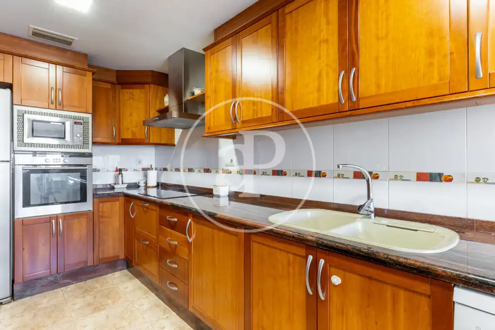 Piso en venta en Avinguda Cardenal Vicent Enrique I Tarancó, Piscinas