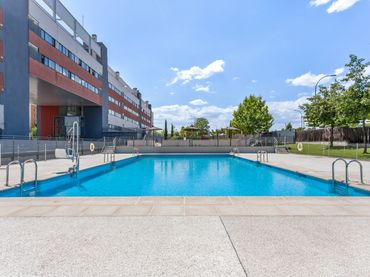 Pis amb piscina en venda a Calle de los Deseos 2