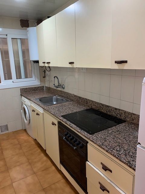 Kitchen of Flat for sale in L'Hospitalet de Llobregat  with Air Conditioner, Oven and Washing machine