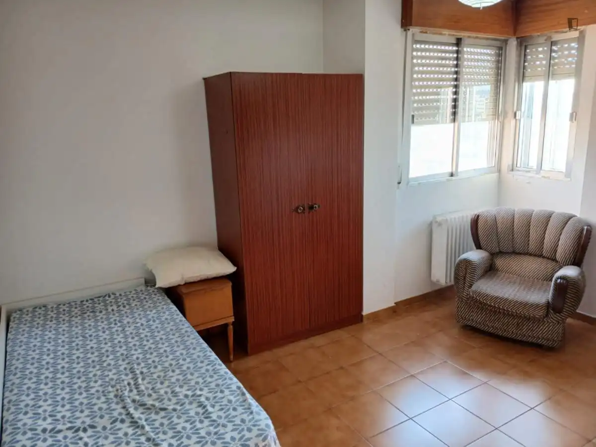 Dormitori de Apartament per a compartir en Valladolid amb Moblat, Forn i Rentadora