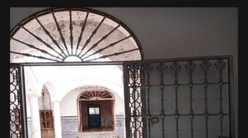 Casa de pueblo con patio andaluz, columnas mármol blanco, rejas antiguas. Para reformar.  Aprox. 700m construidos.  Suelo 420m., imagen 3