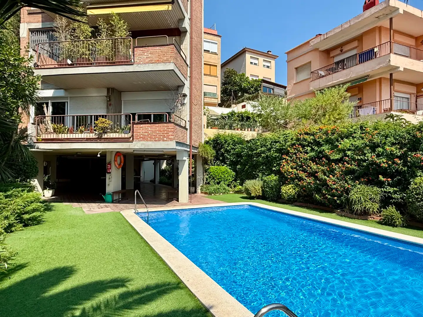 Piscina de Pis en venda en Barcelona amb Calefacció, Parquet i Terrassa