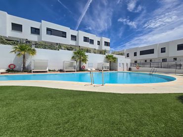 Maison mitoyenne avec balcon à vendre à Calle Sierra de Baza 1