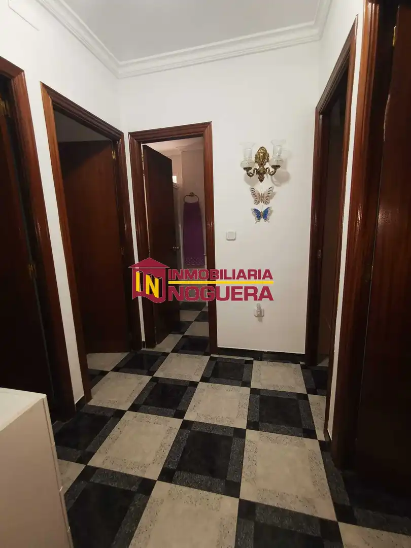 Dormitori de Casa o xalet en venda en Écija amb Aire condicionat i Moblat